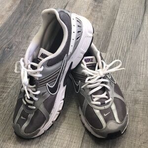Nike Air Women's Gray Running Shoes